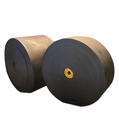 Flexibles und langlebiges Gummiförderband für den reibungslosen Transport von Material